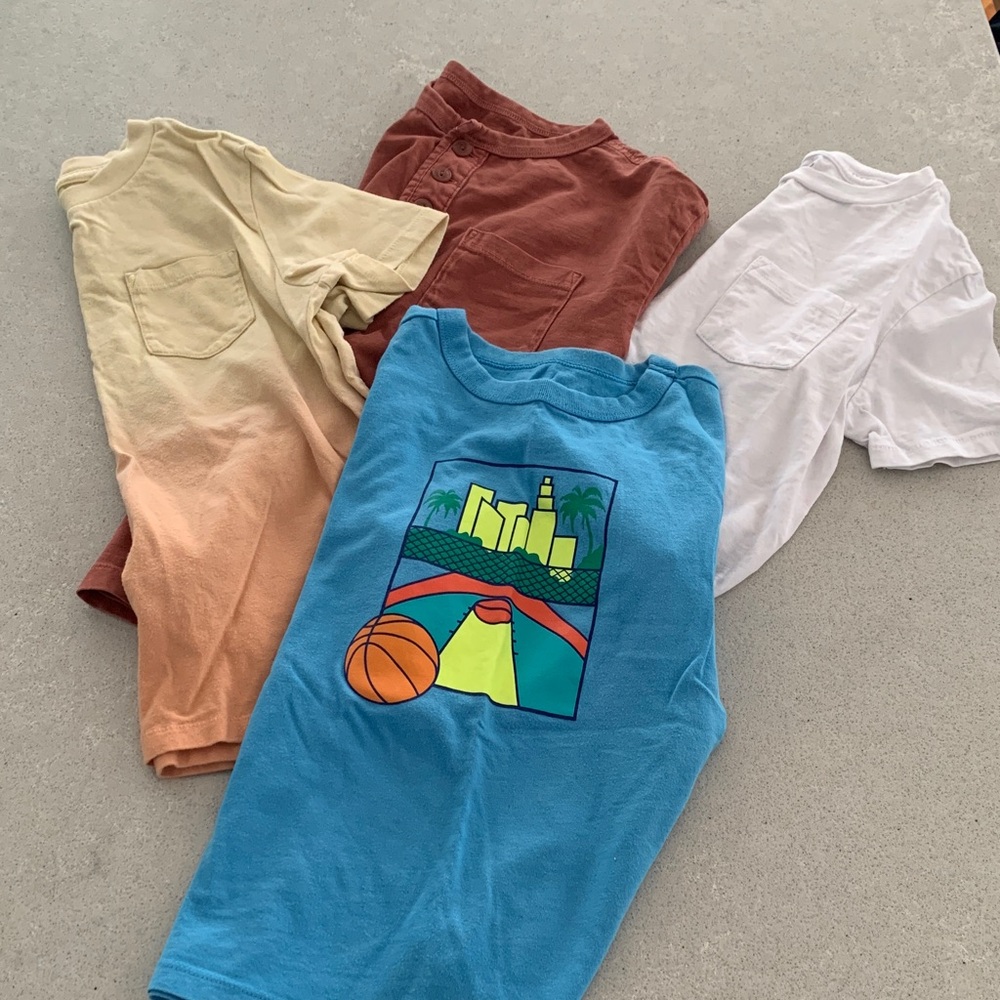 GAP Kids Summer Tee. 4 t-shirts in bundle